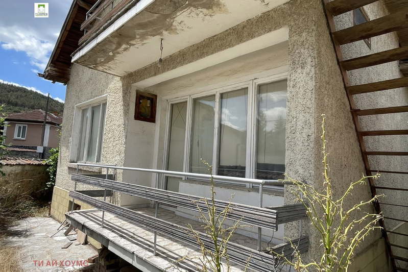 House in област София, Aprilovo