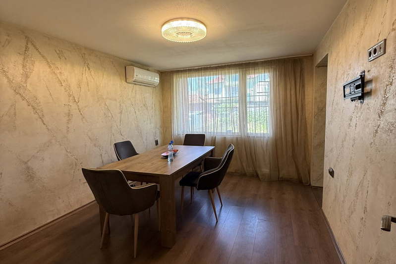 House in област София, Aprilovo