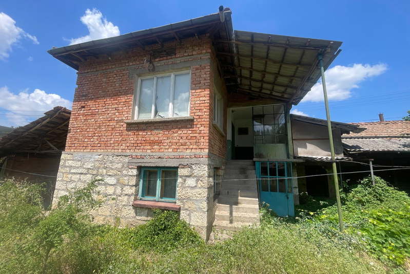 Къща в Русе, с. Бъзовец