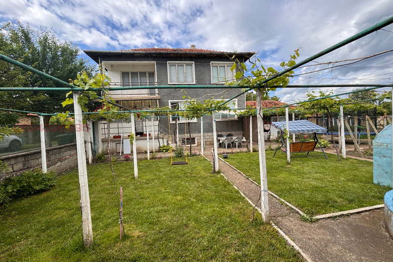 House in Varna, Carevci