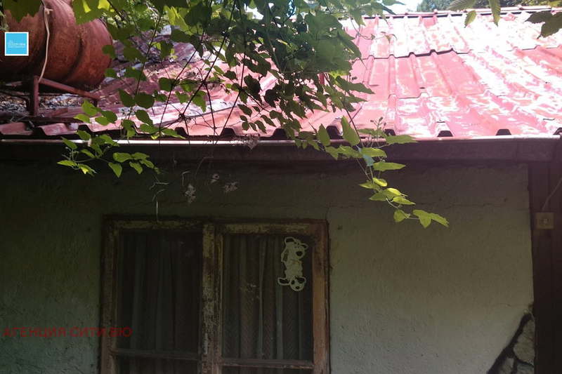 House in област София, Cerovo