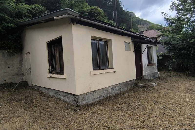 House in област София, Cerovo