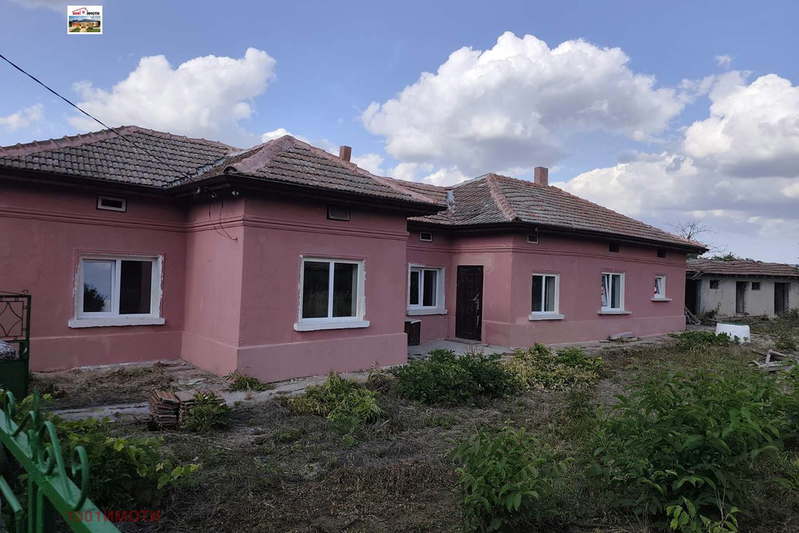 House in Oblast Dobrich, Dybovik