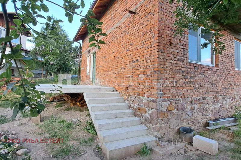 House in област София, Gabra
