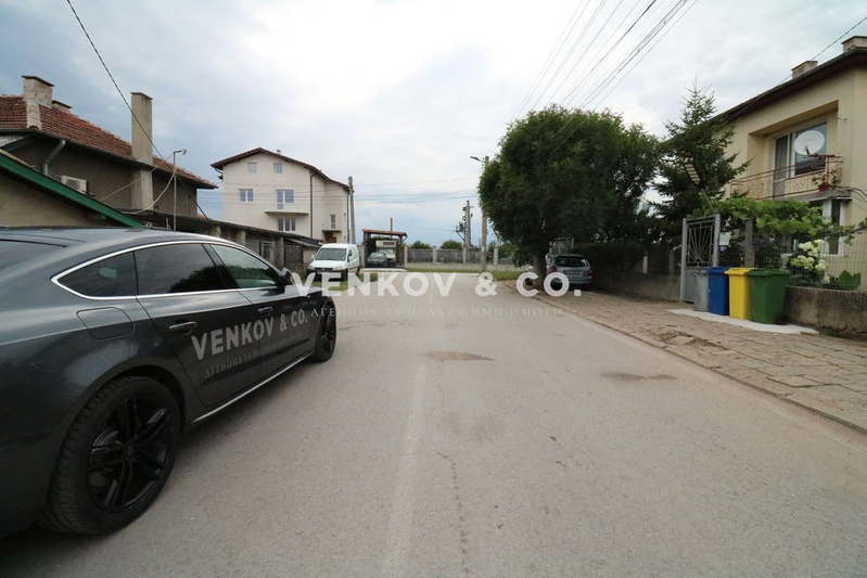 House in област София, Gara Elin Pelin