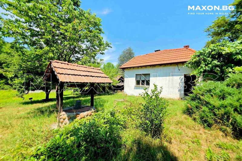 House in Oblast Pernik, Golemo Buchino