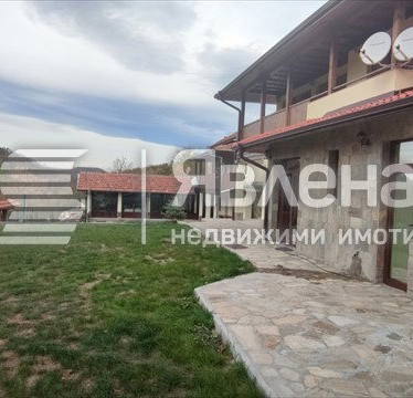Photo 2 — Spacious 6-bedroom house in Golyam Izvor village, Lovech