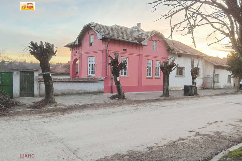 Къща с 3 стаи в с. Горни Дъбник, област Плевен
