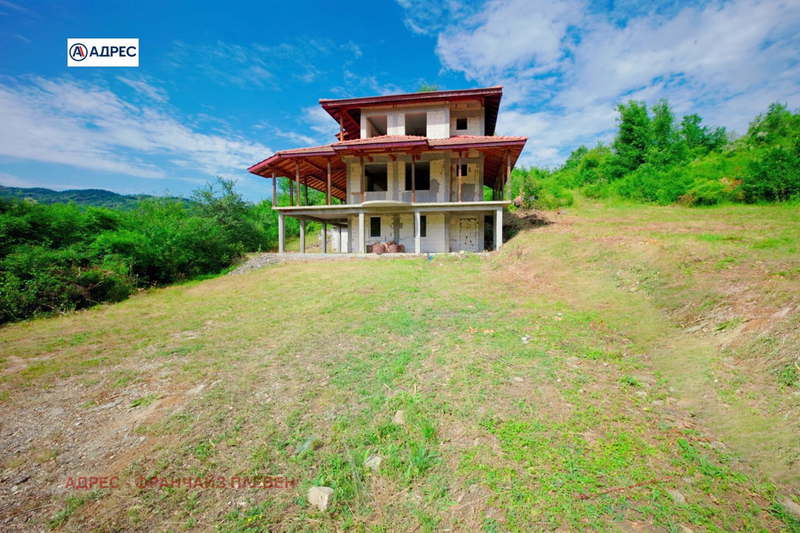 House in Oblast Lovech, Kaleica
