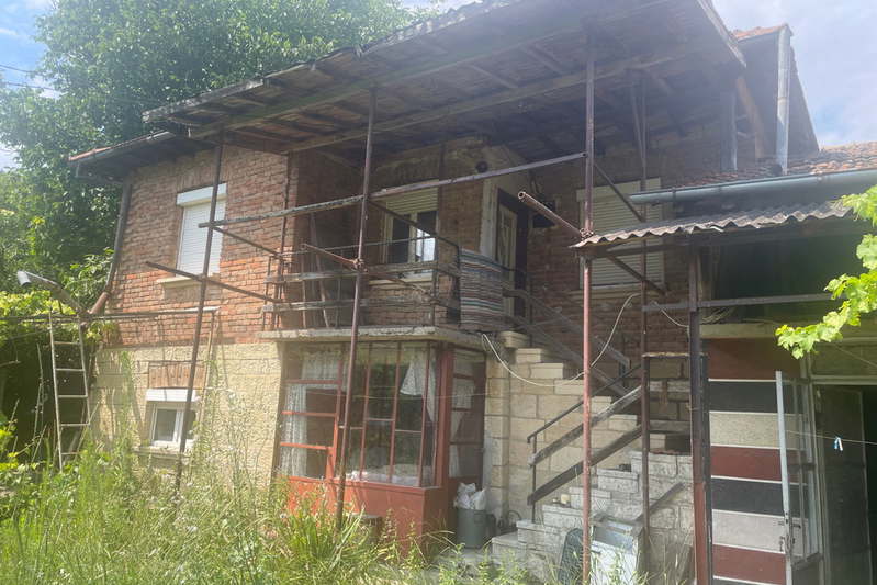 Двуетажна къща с 4 стаи в с. Караманово, област Русе