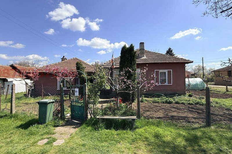 House in Oblast Montana, Kriva Bara