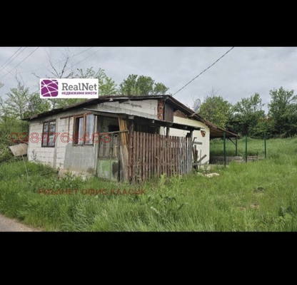 Снимка 4 — Къща с 2 стаи в с. Лобош, област Перник, с двор и навес