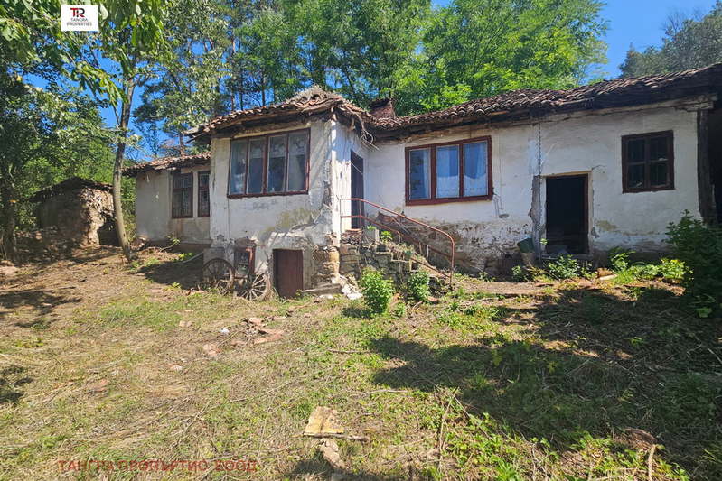 House in Oblast Pernik, Lobosh