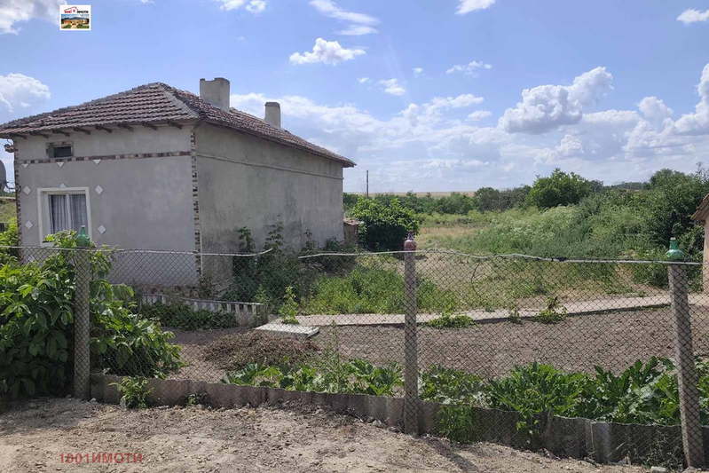Къща в Добрич, с. Ломница