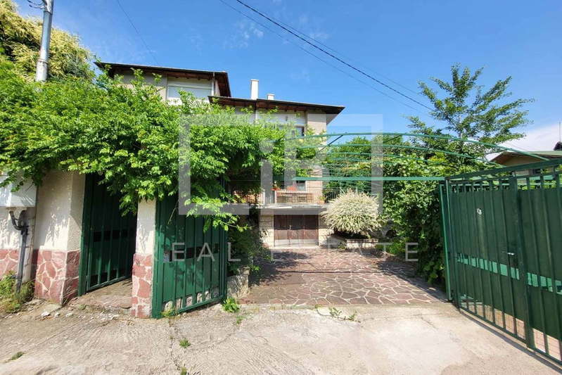 House in Lozen