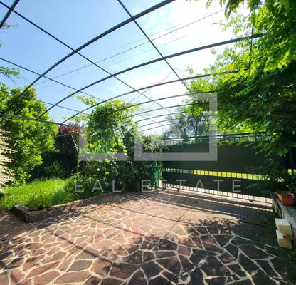 Photo 2 — House in Lozen