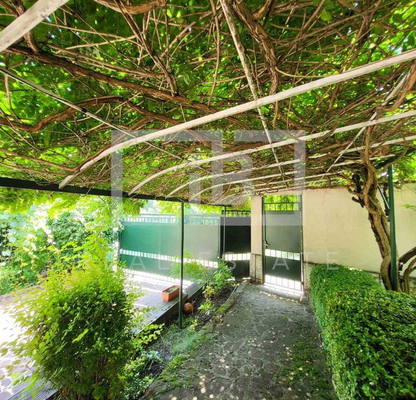 Photo 4 — House in Lozen