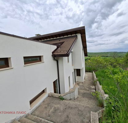 Photo 3 — House in Lozen