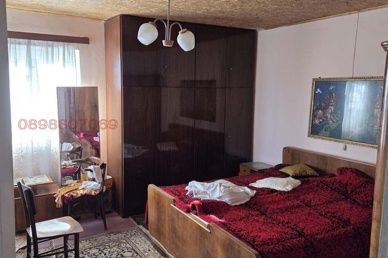 Къща в Перник, с. Мещица
