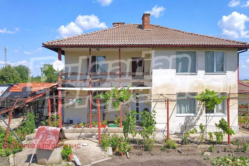 Two-storey house with yard in Opan village, Stara Zagora region