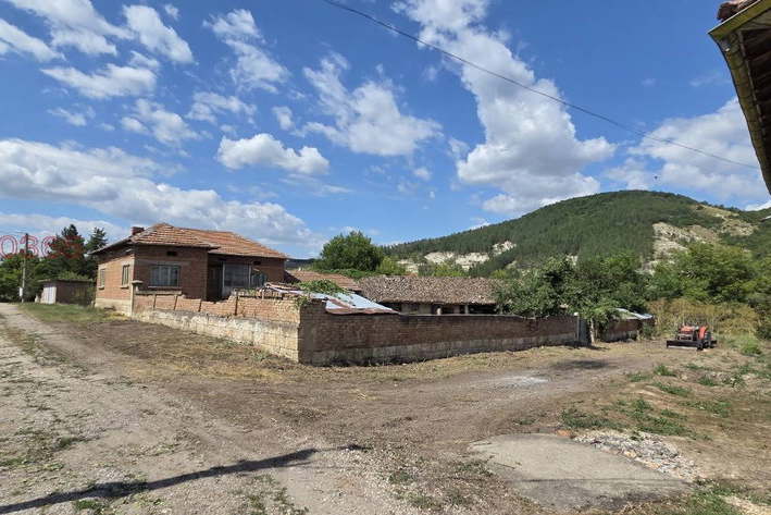 House in Oblast Ruse, Ostrica