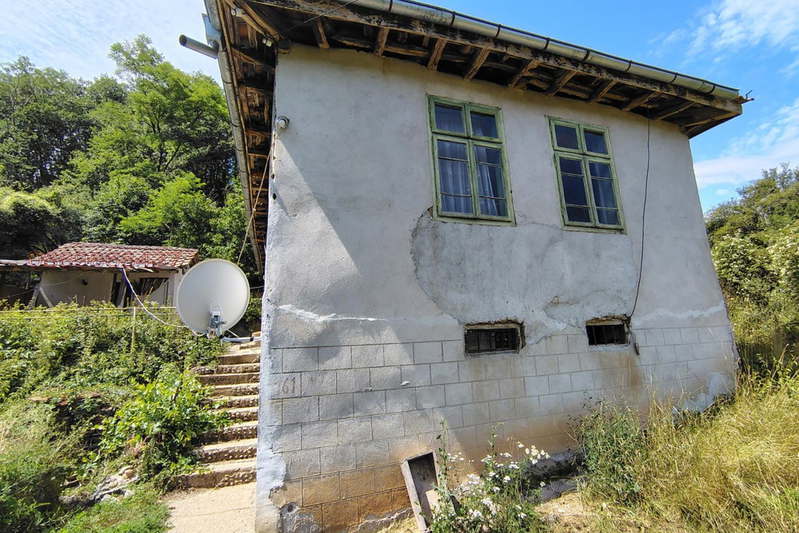 Къща в Перник, с. Пещера