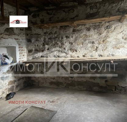 Снимка 3 — Къща във Велико Търново, с. Поликраище