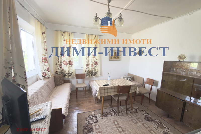 Къща с 4 постройки и гараж в с. Попгригорово, област Добрич