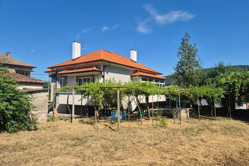 House in Oblast Veliko Tyrnovo, Prisovo