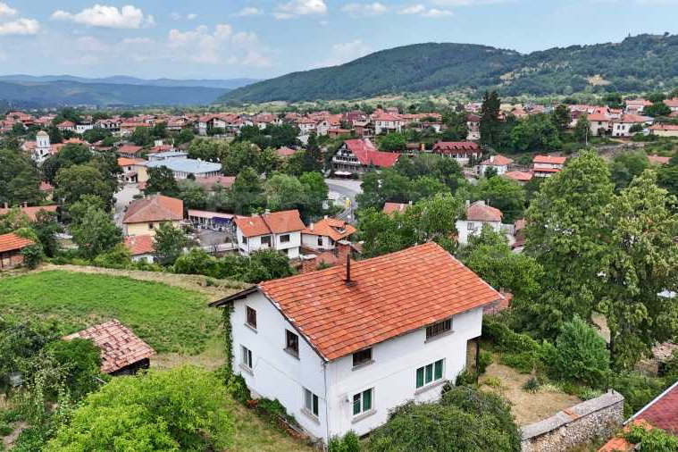 Къща в София, с. Радуил