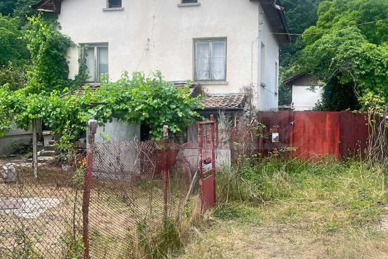 House in област София, Raduil