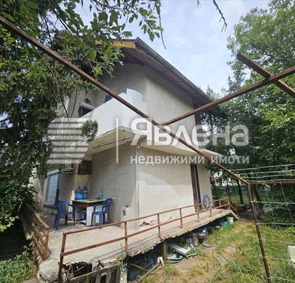 Снимка 3 — Къща с 3 стаи в с. Равно поле с двор 625 кв.м.