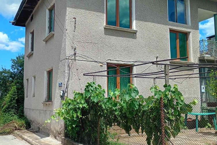 House in Sofia, Razliv