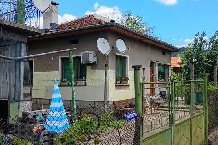 House in Sofia, Razliv