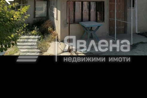Къща с 2 стаи и голям двор в с. Рудник, обл. Варна