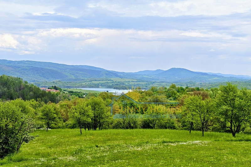 Къща във Велико Търново, с. Средни колиби