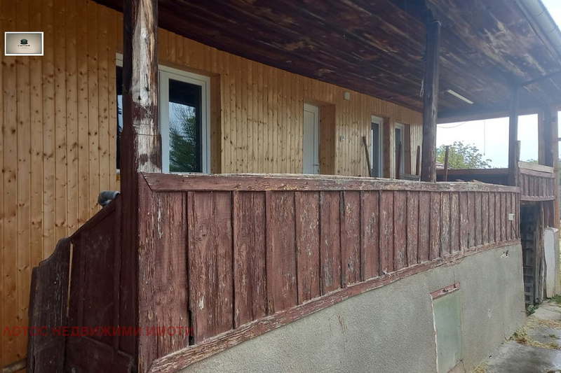 House in Oblast Veliko Tyrnovo, Vyrbica