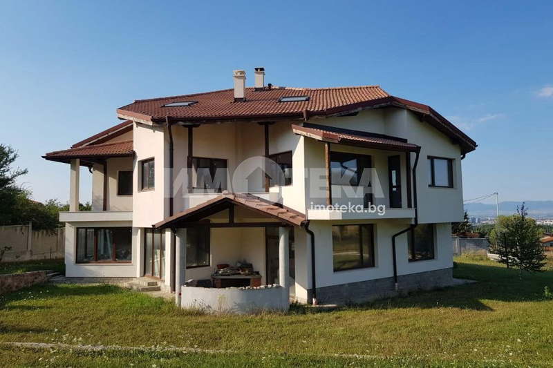 House in Sofiya, Kambanite