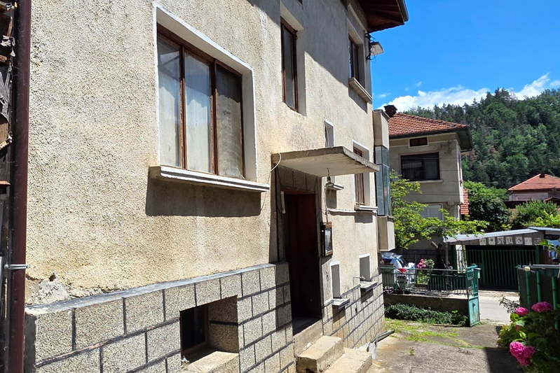 House in Oblast Lovech, Troyan