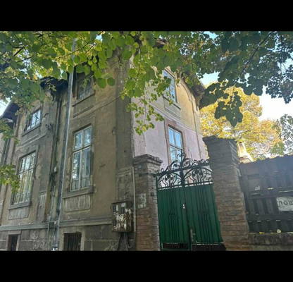 Снимка 2 — Къща във Варна, Център