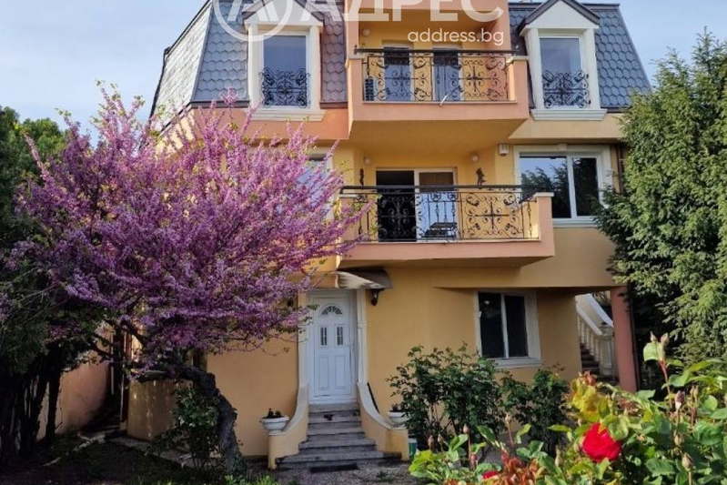 House in Varna, Evksinograd