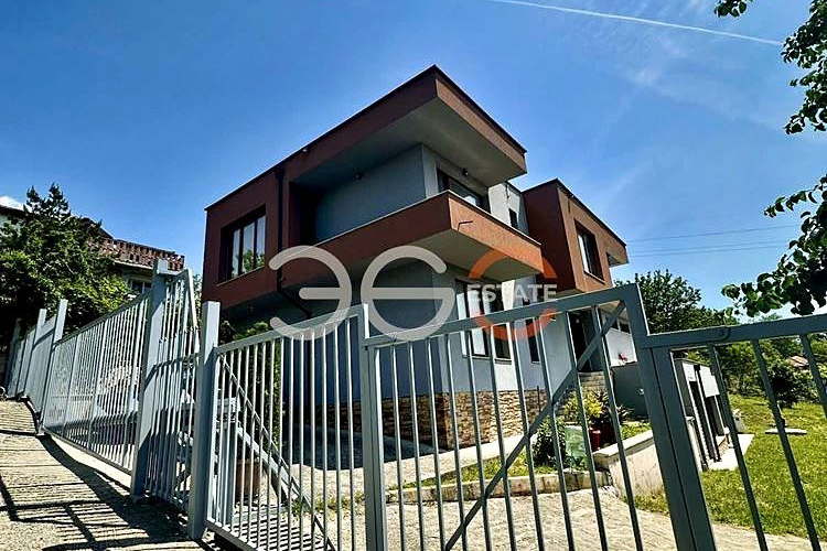 House in Varna, Planova
