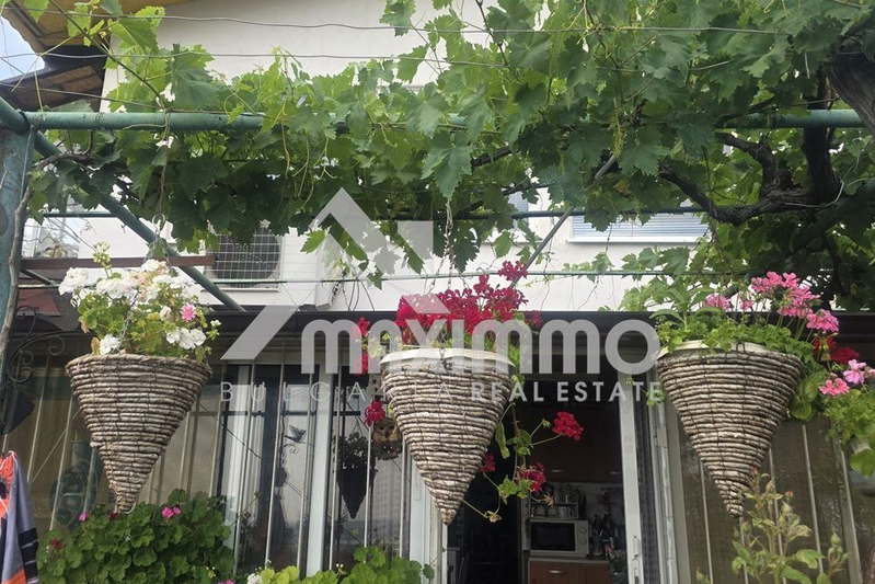 House in Varna, Planova