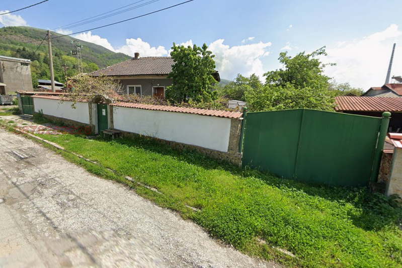 House in област София, Zlatica