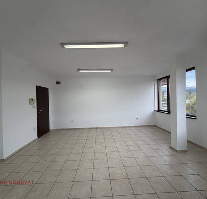 Photo 2 — Office in Pernik, Dimova Mahala