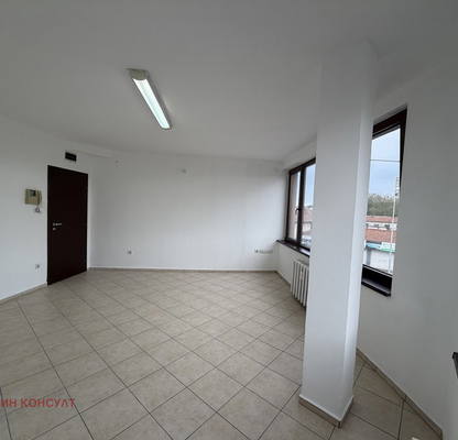 Photo 2 — Office in Pernik, Dimova Mahala