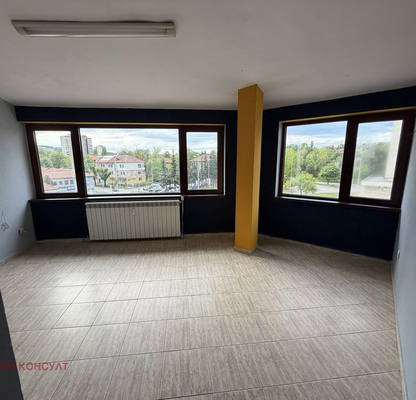 Photo 2 — Office in Pernik, Dimova Mahala