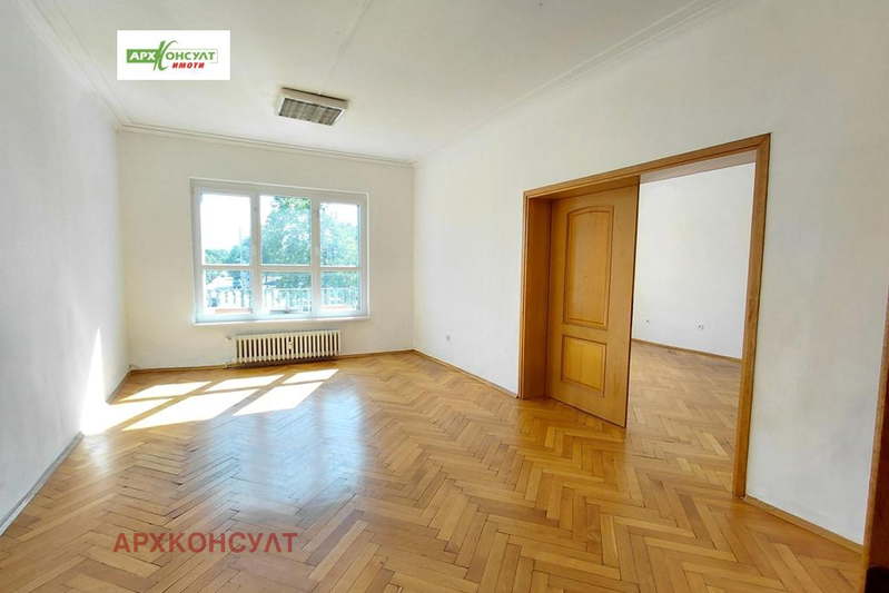 Office in Sofiya, Centyr