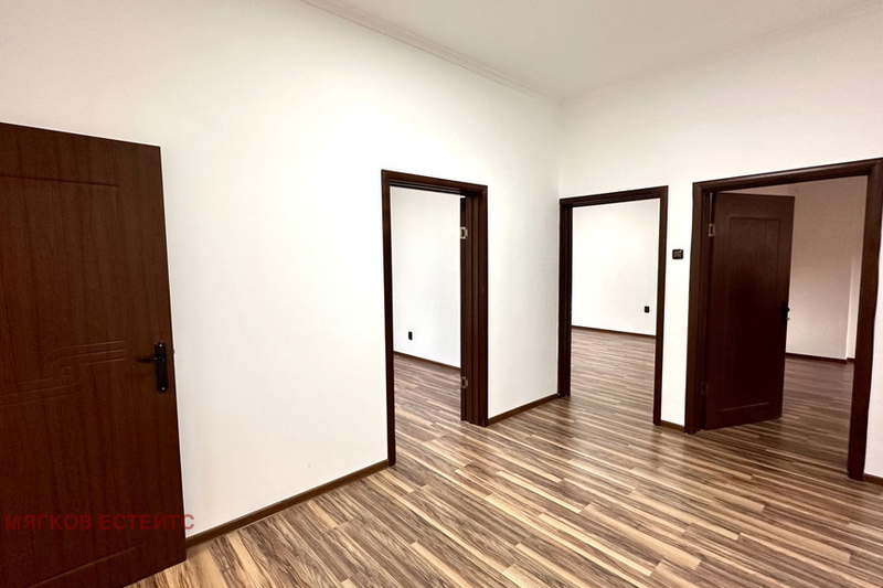 Office in Sofiya, Centyr