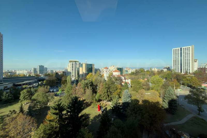 Офис в София, Лозенец